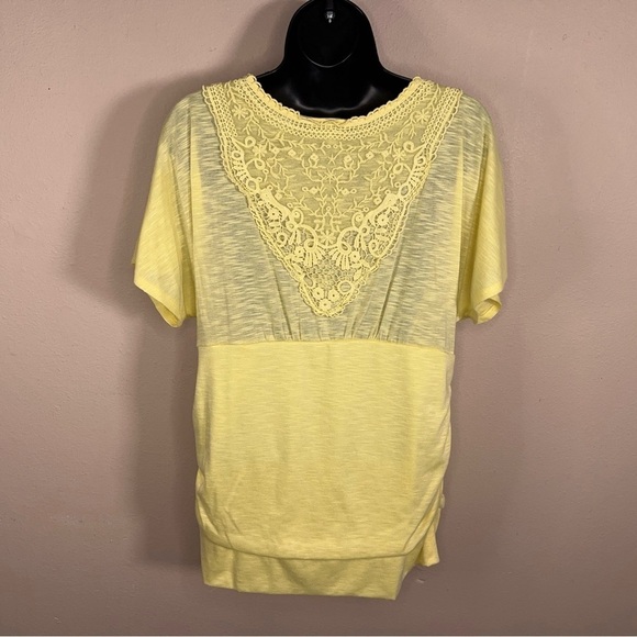 LARGE MAURICES YELLOW BLOUSE SHORT SLEEVE RUCHED  VNECK PASTEL BRIGHT STRETCH - Picture 7 of 12